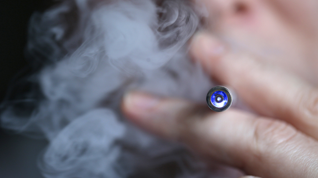 Os resultados mostraram que a maioria dos cigarros eletrônicos contém a forma mais viciante de nicotina, também conhecida como “base livre”, e a única que é realmente absorvida pelo corpo