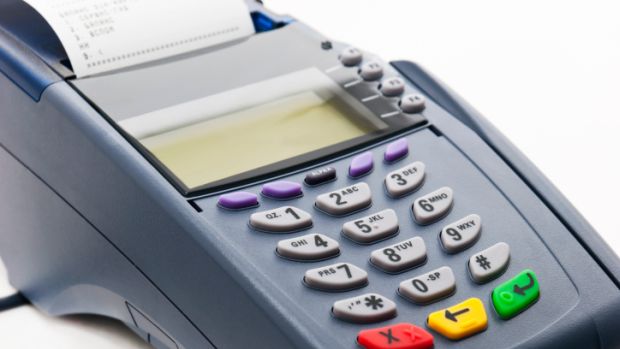 Papel térmico: usado em máquinas de cartão de crédito e para imprimir comprovantes e nota fiscal, o material contém bisfenol A em sua composição