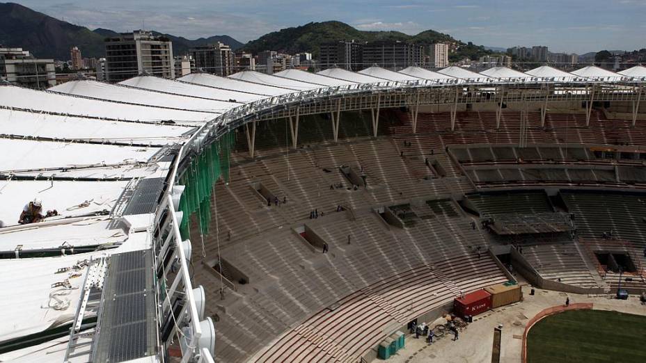 Maracanã: lona de fibra de vidro e teflon cobrem estrutura metálica do estádio