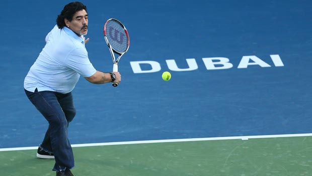Maradona durante torneio de tênis, em Dubai