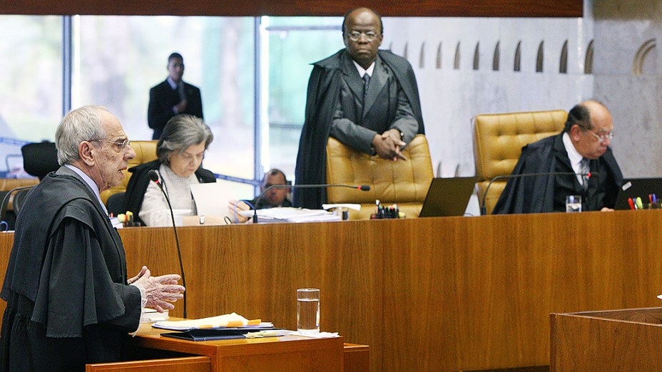 Márcio Thomaz Bastos abre terceiro dia de apresentação da defesa dos réus do mensalão, em 08/08/2012