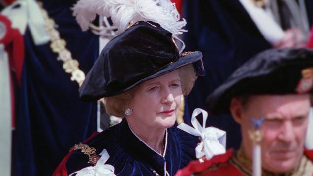 Margaret nomeada membro da Ordem da Jarreteira, a mais alta da cavalaria britânica, 1995