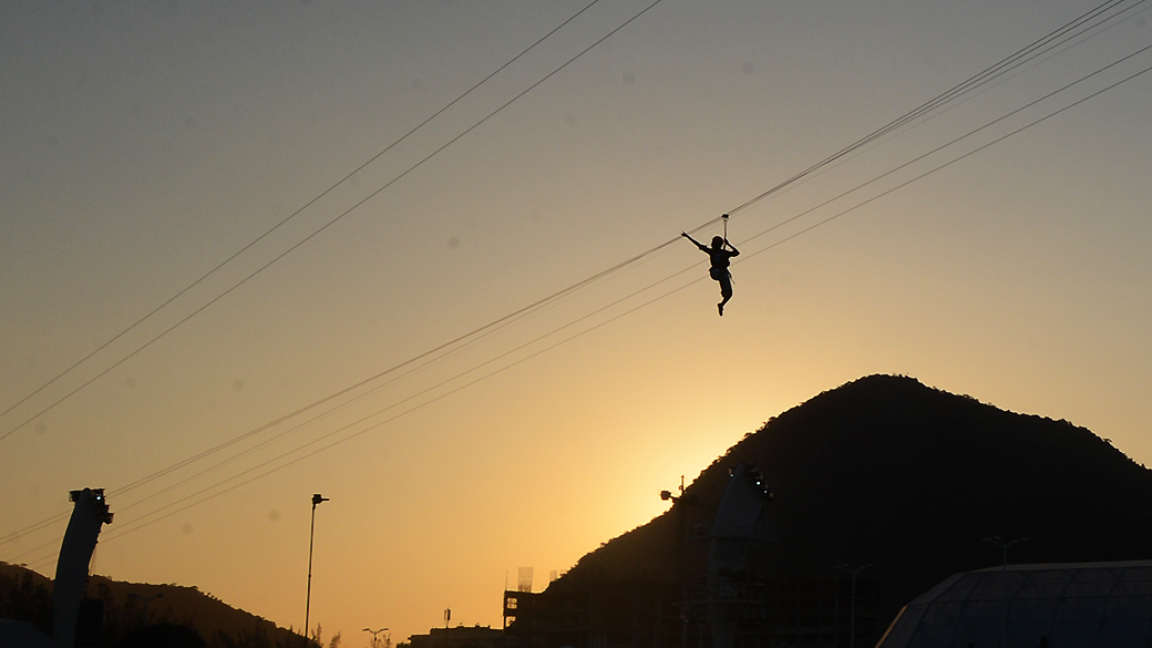 Público tem visão panorâmica do Rock in Rio no alto da tirolesa que cruza a cidade do rock