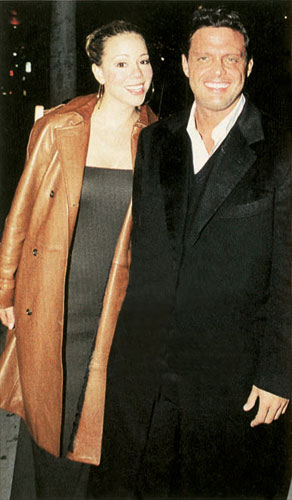 Com o cantor Luis Miguel, então seu namorado, em 2001.