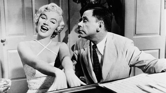 Marilyn Monroe e Tom Ewell em cena do filme The Seven Year Itch em 1955