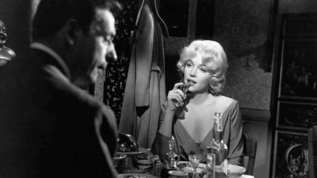 Yves Montand e Marilyn Monroe em cena do filme Lets Make Love de 1960
