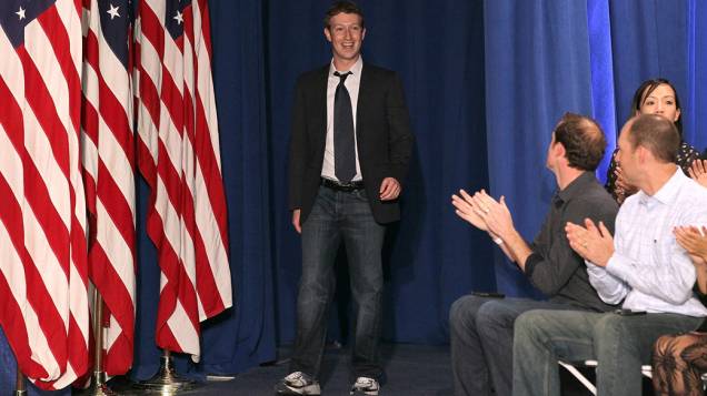 Mark Zuckerberg durante reunião com Barack Obama, na sede do Facebook, Califórnia