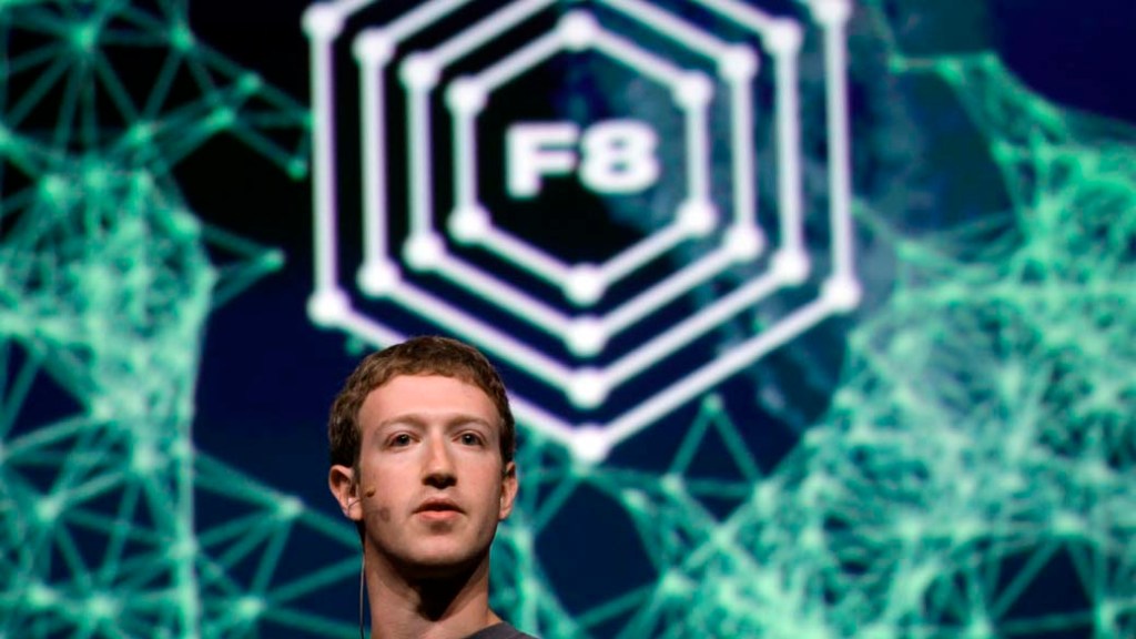 Mark Zuckerberg enquanto terminava seu discurso na Conferência de Desenvolvedores Facebook F8, em San Francisco