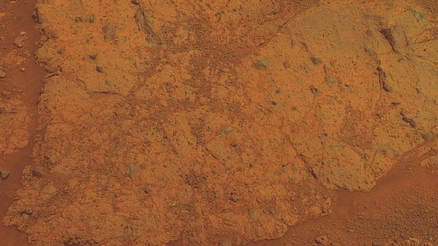 A imagem registrada em setembro mostra uma parte da região explorada por Opportunity na borda da Cratera Endeavour. Os cientistas acreditam terem encontrado gipsita, um mineral usado na fabricação de gesso e formado na presença de água