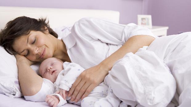 Maternidade: o contato físico com a mãe após o nascimento evita um stress desnecessário ao recém-nascido