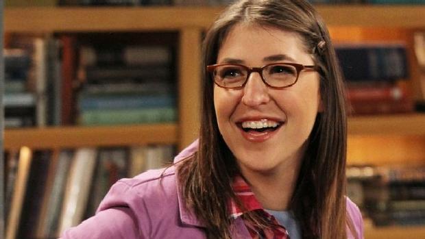 Mayim Bialik é Amy em The Big Bang Theory