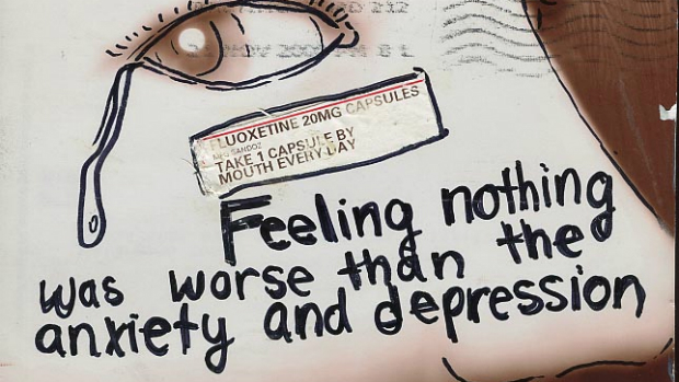 PostSecret: Warren recebe várias cartas e montagens de pessoas anônimas.