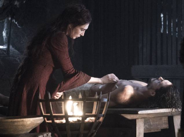 Melisandre (Carice van Houten) e Jon Snow (Kit Harington) em Game of Thrones