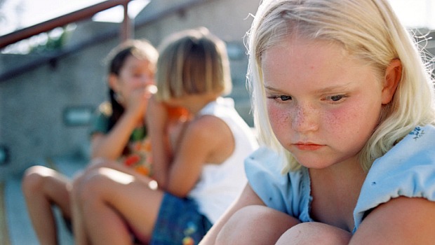 Estudo revela que as meninas podem ter mais dificuldades para lidar com conflitos com amigos e amigas