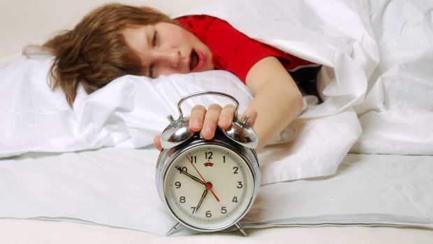 De acordo com o estudo, os antepassados não tinham o costume de passar mais tempo dormindo. Enquanto eles dormiam pouco mais de seis horas, os humanos modernos têm o hábito de dormir oito horas por noite – e muitos dizem que precisam de mais horas de sono.