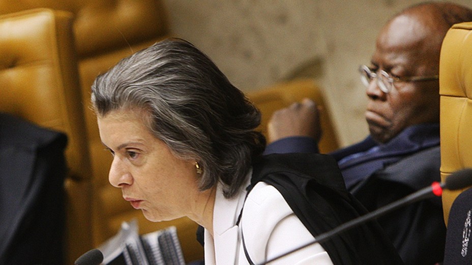 Ministra Cármen Lúcia durante julgamento do mensalão, em 13/09/2012