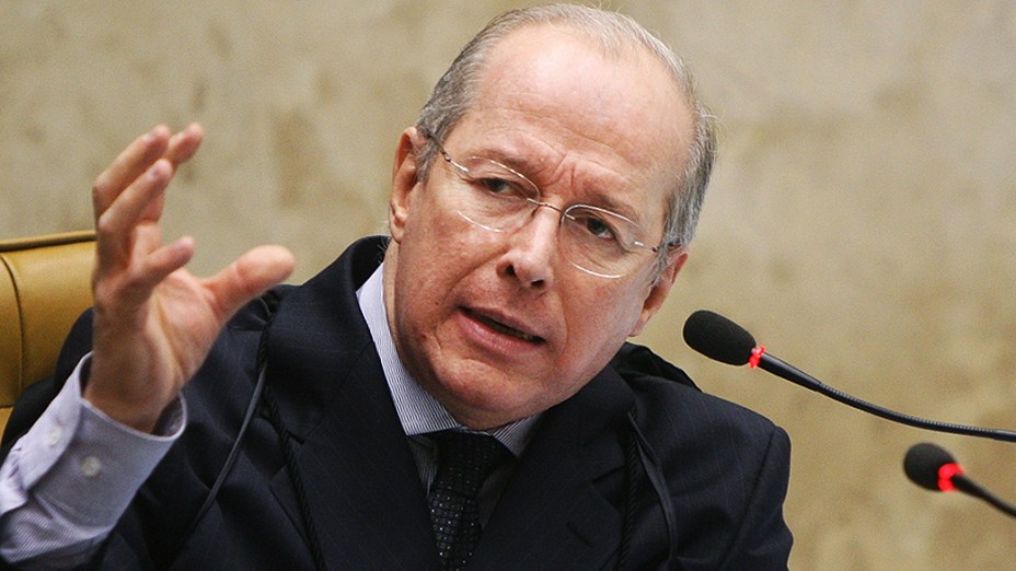 Ministro Celso de Mello durante julgamento do mensalão, em 13/09/2012