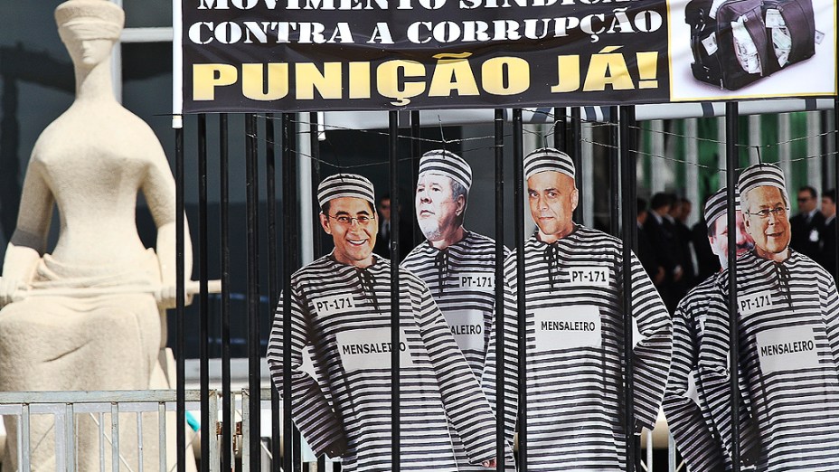 Protestos do lado de fora prédio do Supremo Tribunal Federal (STF)