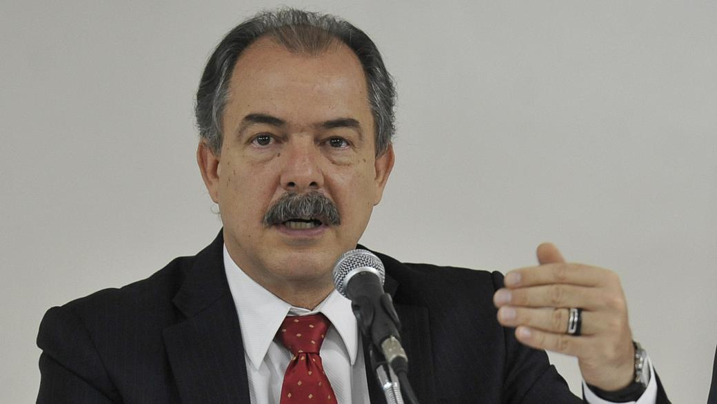 Ministro minimiza importância de funcionária que está na pasta há 29 anos