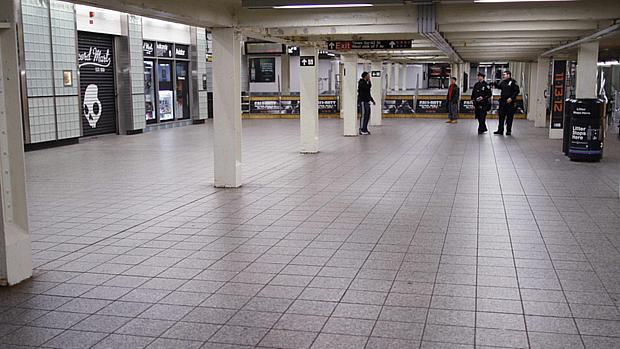 Polícia esvazia estação de metrô em Nova York