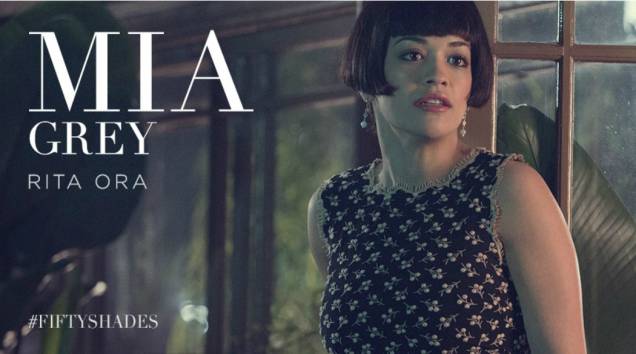 Mia Grey, irmã adotiva de Christian Grey, interpretada pela cantora pop Rita Ora, no filme Cinquenta Tons de Cinza