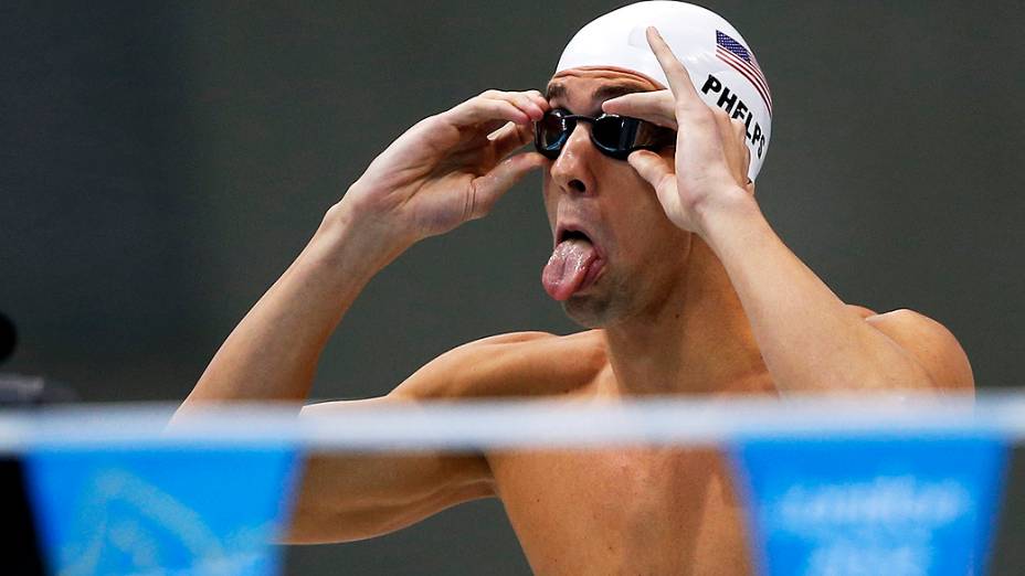 Michael Phelps dos EUA se prepara para a prova dos 200m medley dos Jogos Olímpicos de Londres, em 01/08/2012