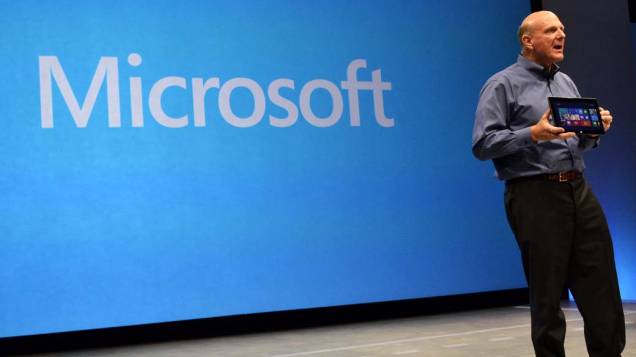 Executivo da Microsoft, Steve Ballmer, durante anúncio do novo tablet da Microsoft