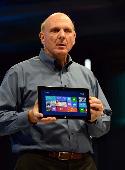 Steve Ballmer, CEO da Microsoft, durante anúncio do novo tablet em evento misterioso em Los Angeles