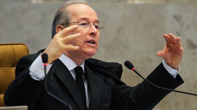 Ministro Celso de Mello durante o julgamento do mensalão, em 08/11/2012