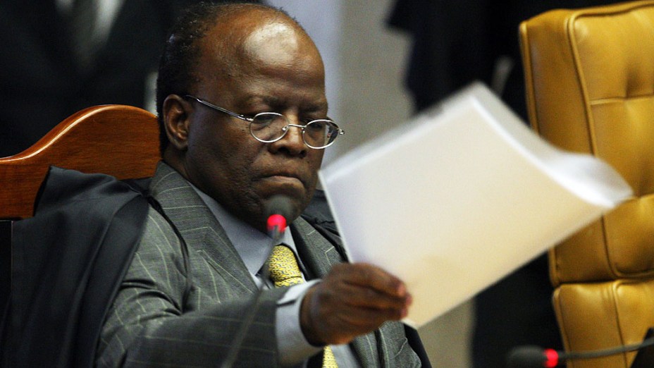O relator do processo, ministro Joaquim Barbosa, no plenário do Supremo Tribunal Federal (STF), em Brasília