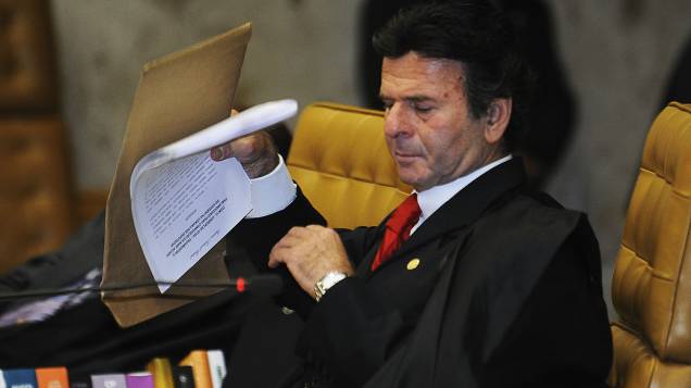 Ministro Luiz Fux durante o julgamento do mensalão, em 04/10/2012
