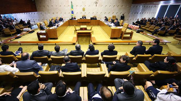 Ministros do Supremo Tribunal Federal (STF) durante sessão do julgamento do mensalão, em 04/10/2012
