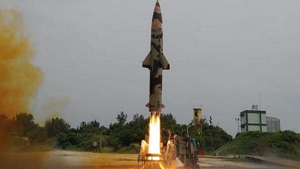 Míssil Prithvi II indiano é lançado em teste deito no ano passado