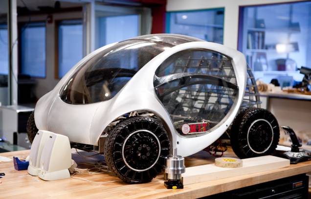 O Changing Places finalizou o desenvolvimento do CityCar, um pequeno carro elétrico dobrável que ficará disponível para a população em um esquema de compartilhamento