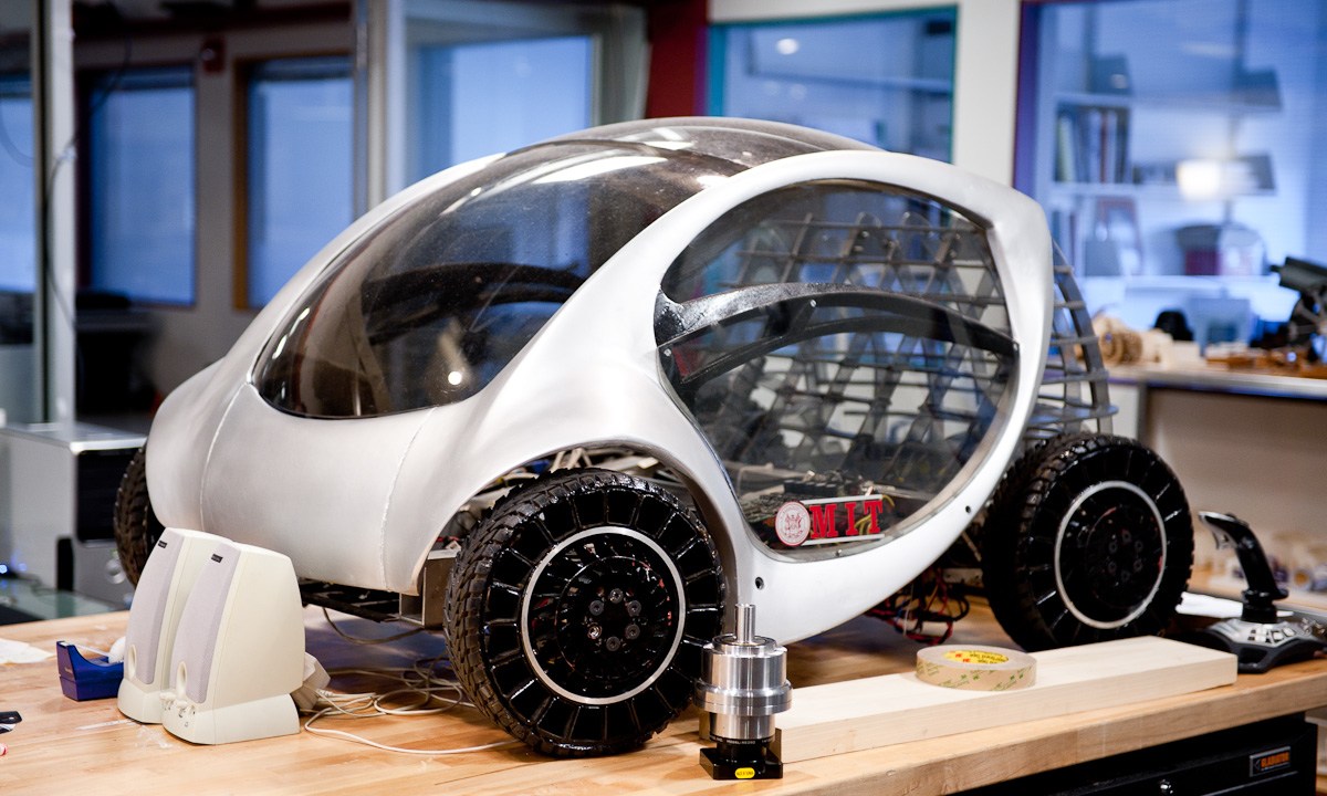 O Changing Places finalizou o desenvolvimento do CityCar, um pequeno carro elétrico dobrável que ficará disponível para a população em um esquema de compartilhamento