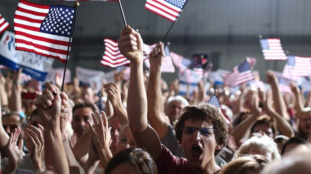 Simpatizantes do candidato republicano à presidência dos Estados Unidos, Mitt Romney durante comício no estado americano do Iowa, em 24/10/2012