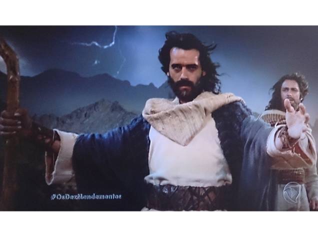 <p>Moisés (Guilherme Winter) invoca a sétima praga em Os Dez Mandamentos</p> <p>Moisés (Guilherme Winter) invoca a sétima praga em Os Dez Mandamentos</p>