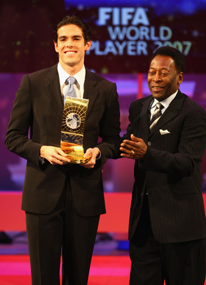 Kaká recebe prémio de melhor jogador do mundo pela FIFA em 2007