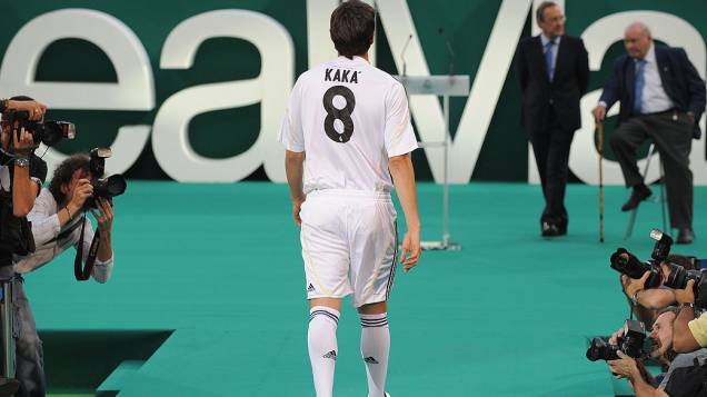 Kaká durante sua apresentação oficial como jogador do Real Madrid em 2009