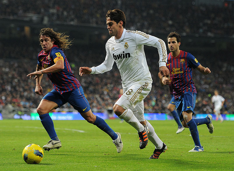 Kaká em partida contra Barcelona em 2011