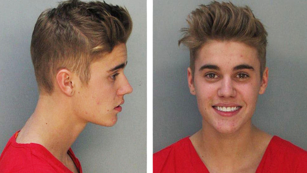 <p>Justin Bieber no momento da prisão, em Miami</p>