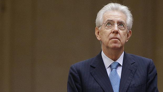 O premiê italiano Mario Monti: anúncio de renúncia num sábado para evitar turbulência econômica