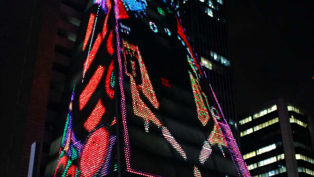 Mostra PLAY! transforma prédio da SESI/FIESP, na Avenida Paulista, em tela para transeuntes jogarem videogame