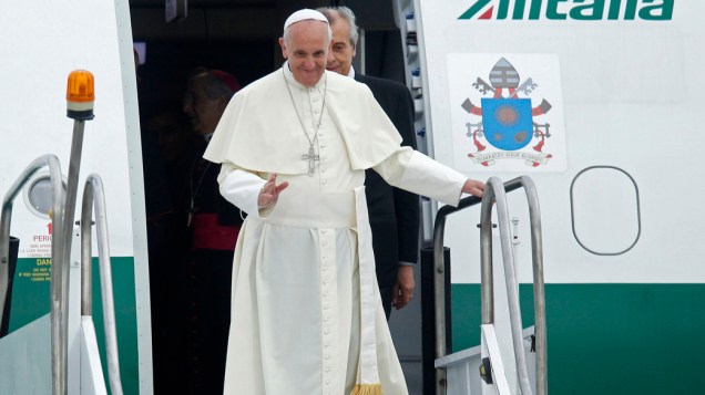 Papa Francisco desembarca no Rio Janeiro