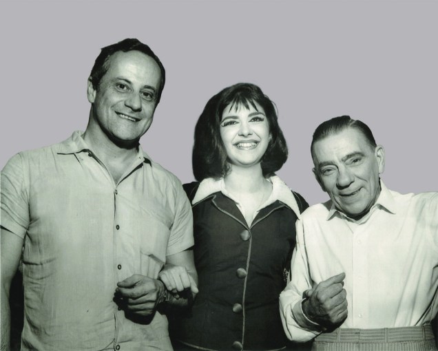 Marília e Procópio Ferreira (à direita) recebendo a visita de Paulo Autran no camarim, após apresentação da peça Como Vencer na Vida Sem Fazer Força (1964)