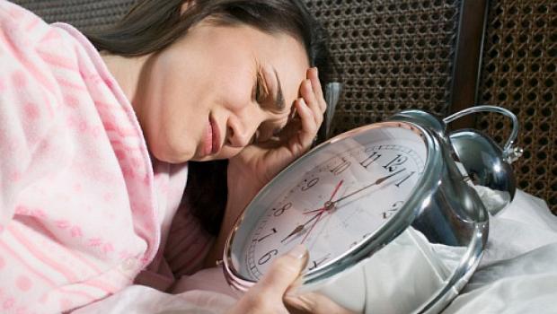 Os pesquisadores israelenses acreditam que pessoas que procrastinam ficam pensando nas tarefas que deveriam ter feito, mas não fizeram, antes de dormir. Isso, por sua vez, atrapalha o sono.