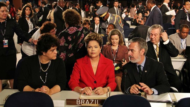A ministra Isabella Teixeira e a presidente Dilma Rousseff na delegação brasileira ao lado do ministro Antonio Patriota