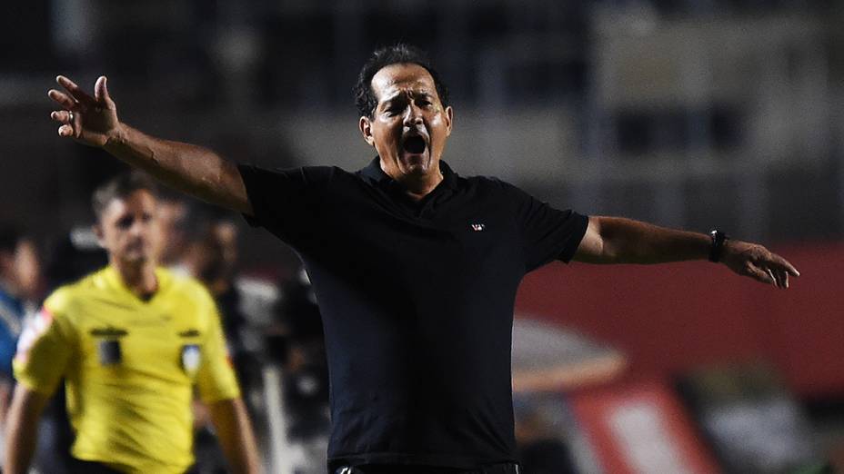 O técnico do São Paulo, Muricy Ramalho durante partida contra o Internacional (RS), no estádio do Morumbi, em São Paulo, em jogo antecipado da 35ª rodada do Brasileirão 2014