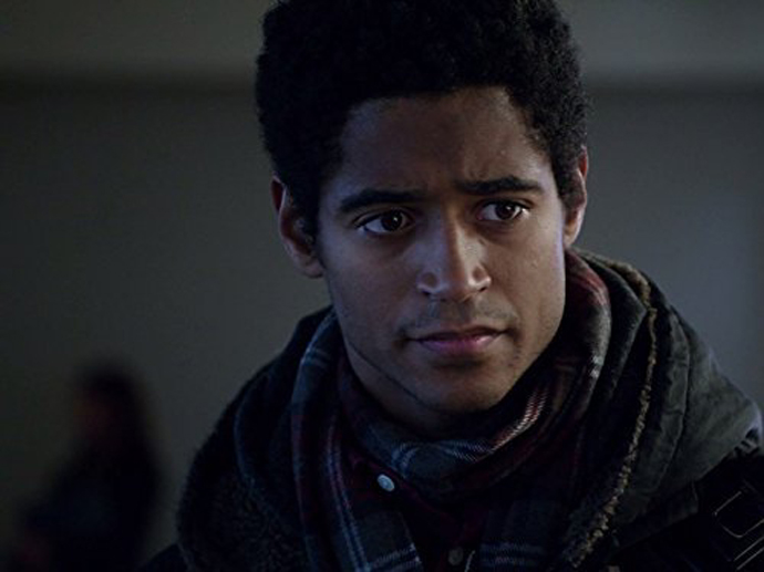 O ator Alfred Enoch, de 'How to Get Away with Murder'
