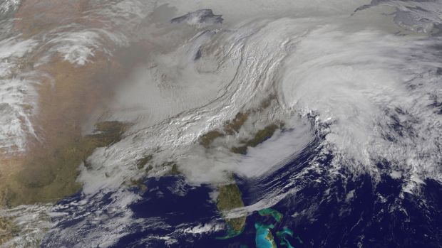 Nevasca: Imagem  de satélite da NASA mostra a chegada de uma tempestade de inverno na costa lesta dos Estados Unidos em 8 de fevereiro